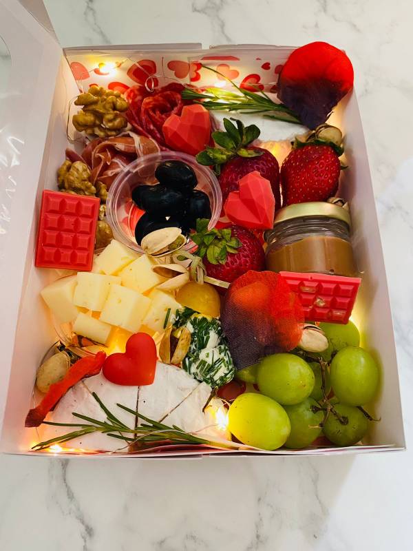 Propuesta 2: Caja de Queso y Charcutería